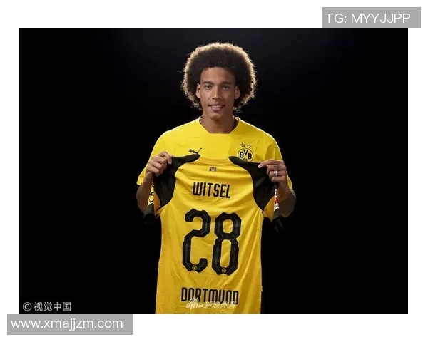 国王官方更新社媒,分享威斯布鲁克手持18号球衣的签约照 国王官方更新社媒,分享威斯布鲁克手持18号球衣的签约照