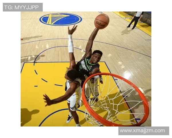 效率极高！爱德华兹半场6记三分得到29分&森林狼建立34分优势