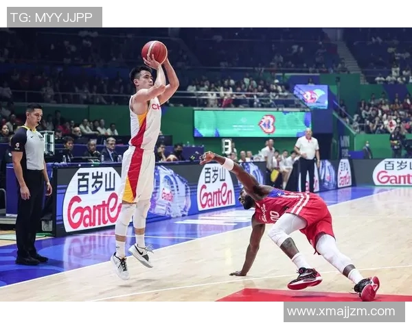 来自队长YC和霍勒迪的默契联动——半场落后2分，继续加油！